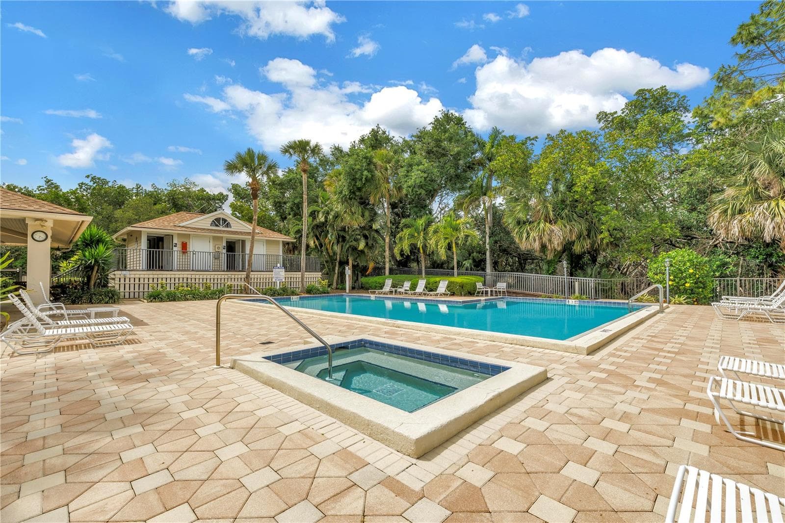 Townhouse at 990 SAN CARLOS CT NE, ST PETERSBURG, photo 41 of 48