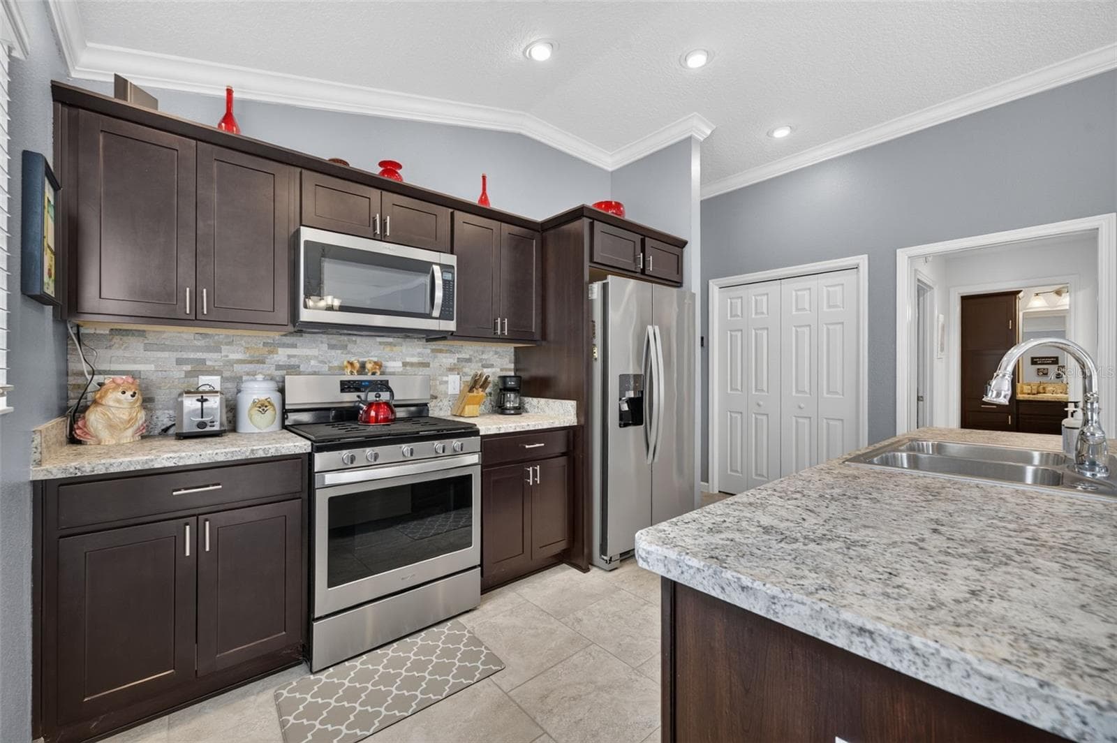 Villa at 2137 LOCKLIN LN, THE VILLAGES, photo 7 of 39