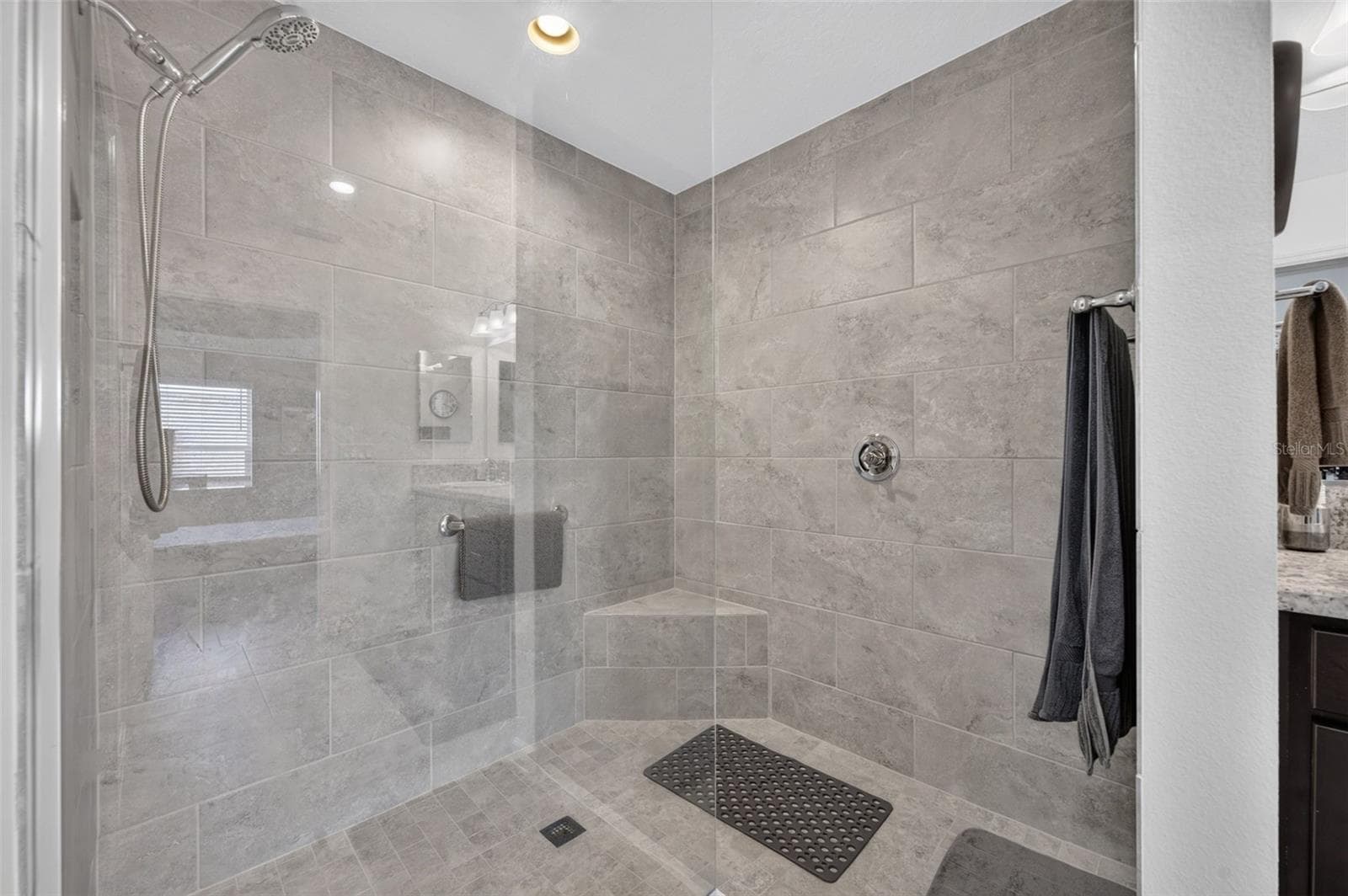 Villa at 2137 LOCKLIN LN, THE VILLAGES, photo 21 of 39