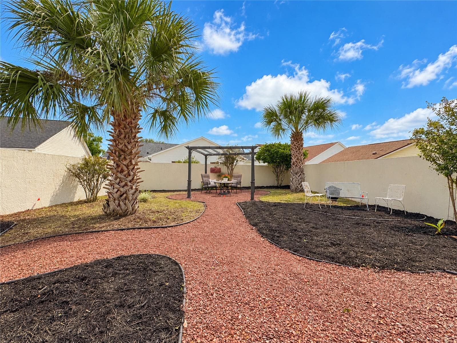 LARGE outdoor living space. Pool, pets and people size! - 1318 BALBOA CT, THE VILLAGES