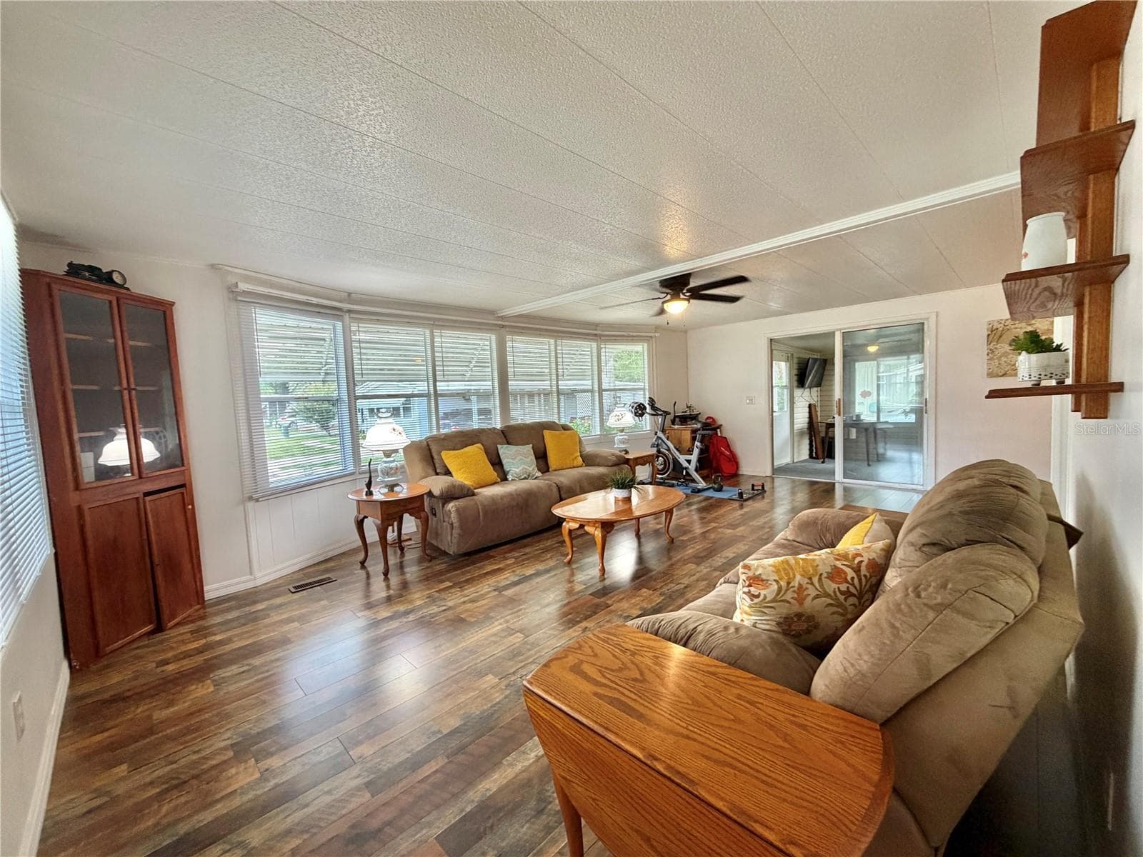 Mobile Home at 103 TAMARISK WAY, LEESBURG, photo 8 of 52