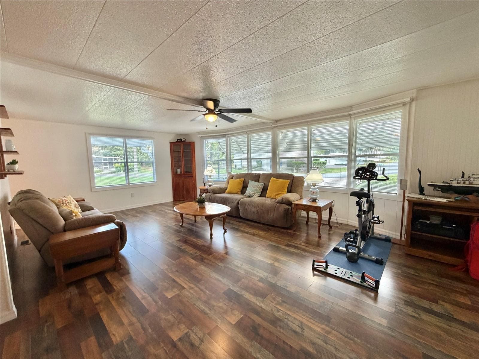 Mobile Home at 103 TAMARISK WAY, LEESBURG, photo 9 of 52