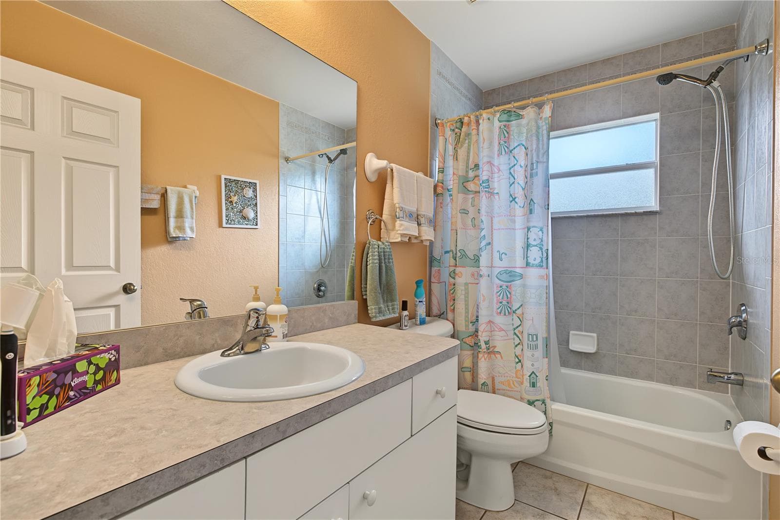 Guest Bath - 107 BYRON CT, ROTONDA WEST