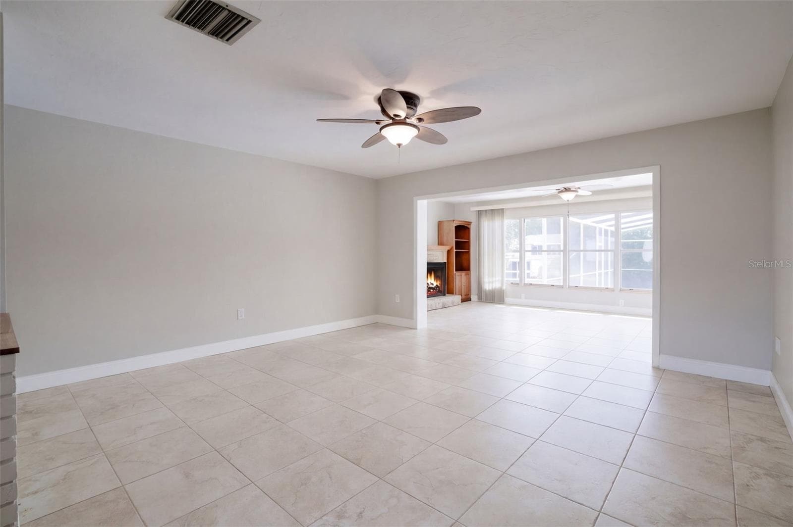 Single Family Residence at 1627 CANAL CT, TAVARES, photo 4 of 33