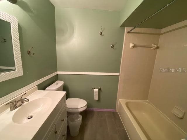 Second Floor Main Bathroom. Tub and Shower Combo. - 82 LAKEPOINTE CIR #82, KISSIMMEE