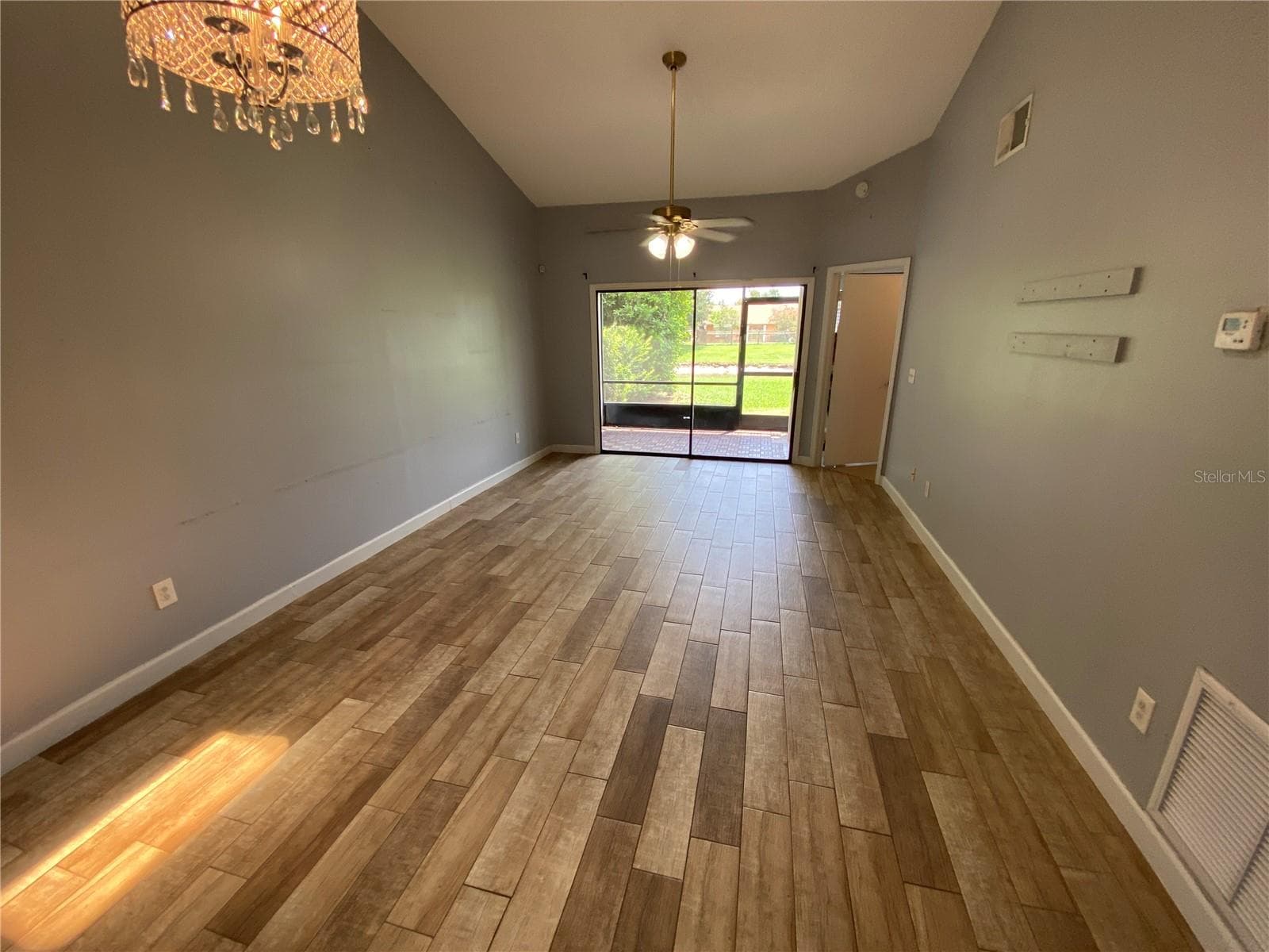 Dining Room and Living Room Combo. - 82 LAKEPOINTE CIR #82, KISSIMMEE