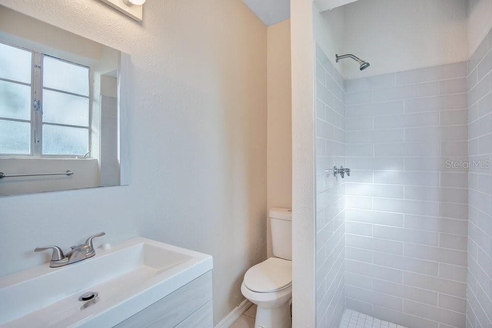 Bedroom bath - 611 SAN JUAN BLVD, ORLANDO