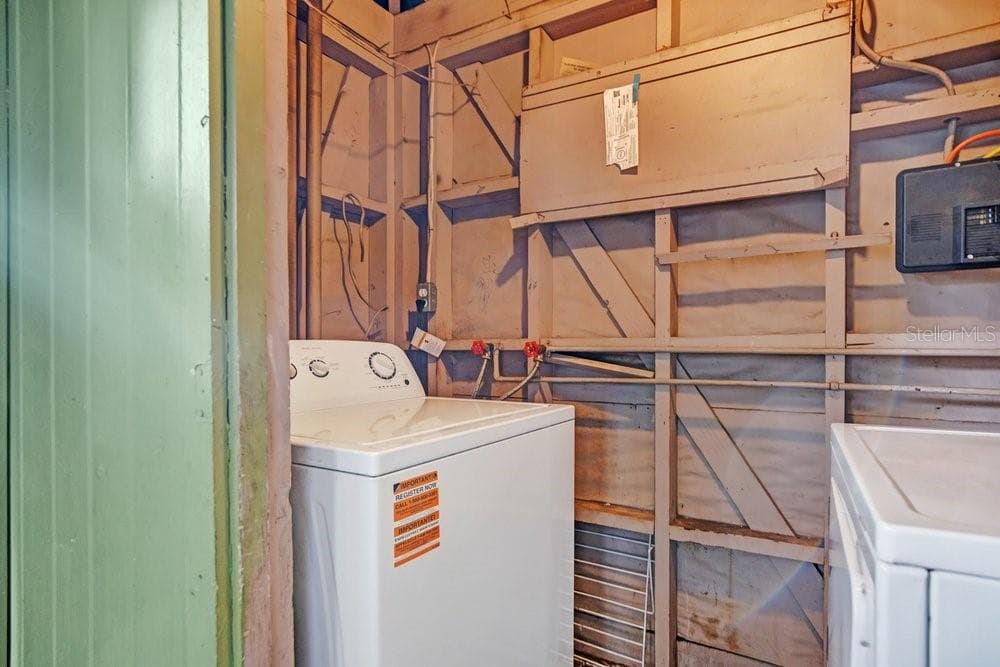 Washer and dryer in the garage - 611 SAN JUAN BLVD, ORLANDO