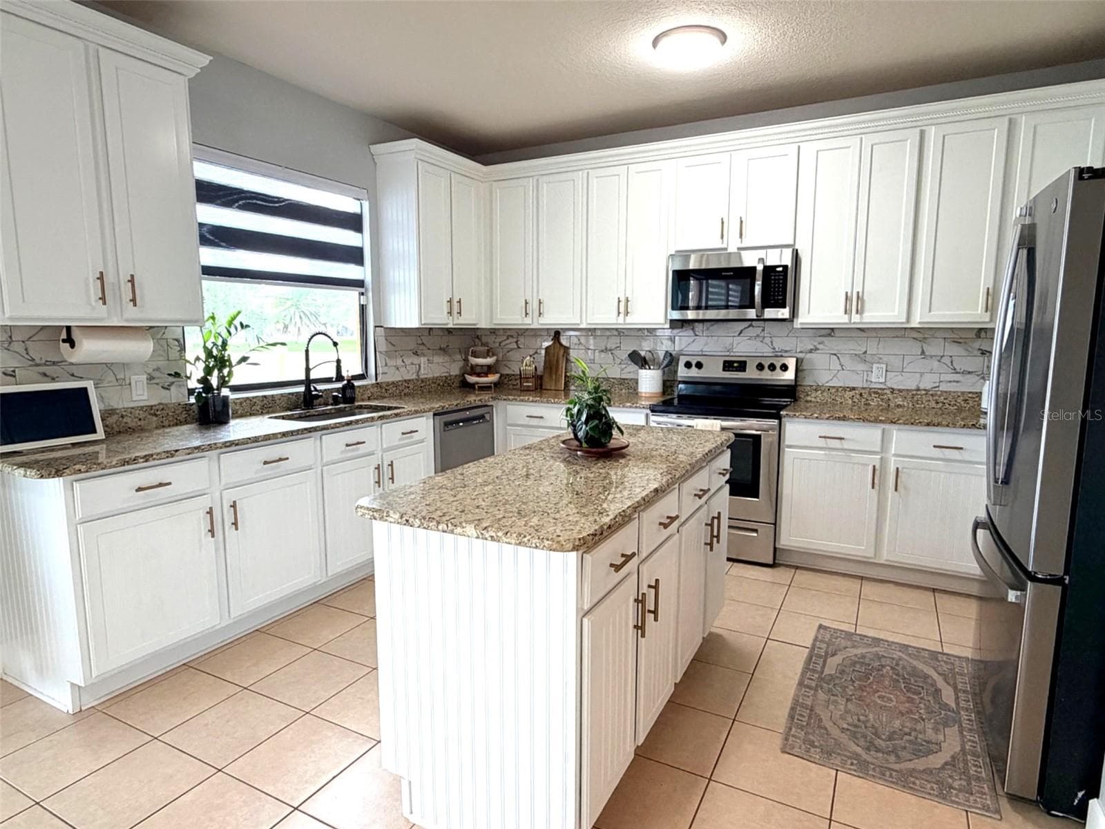 Beautifully Updated Gourmet Kitchen! - 3053 GLENRIDGE CIR, MERRITT ISLAND