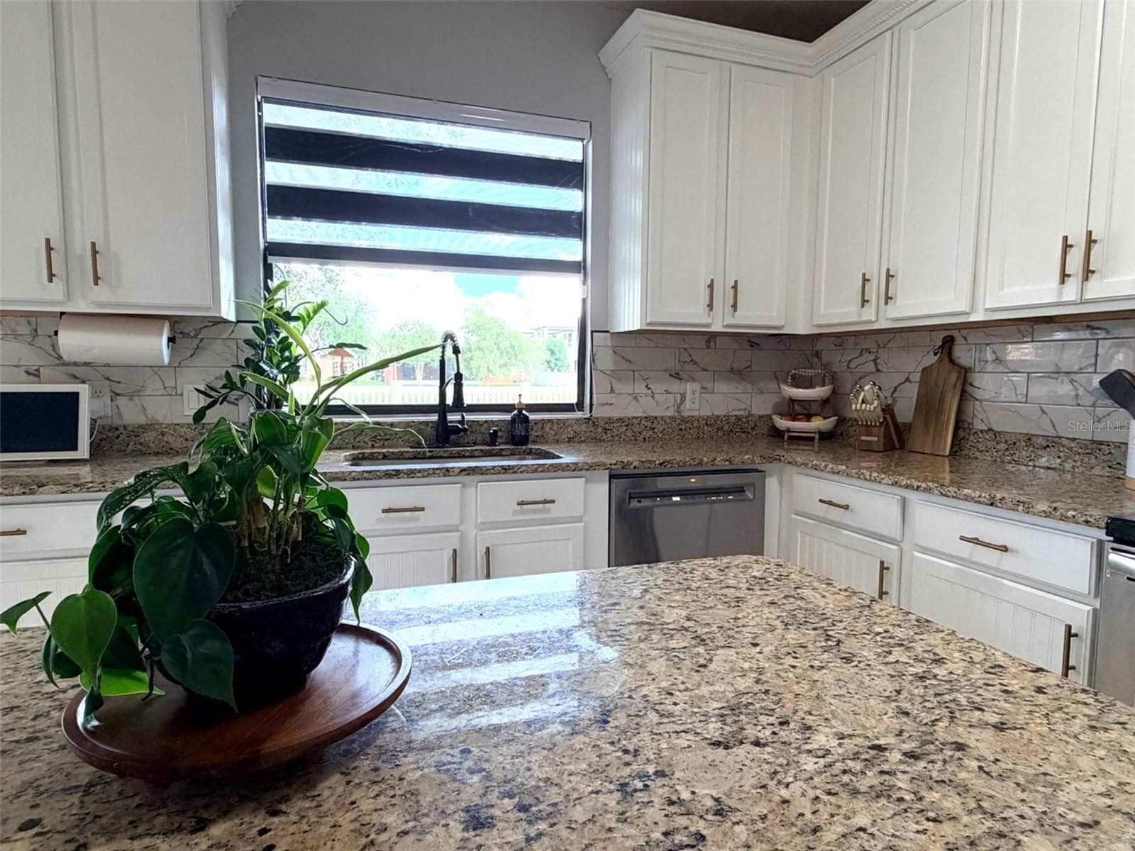 Granite Countertops & Solid Wood Cabinets - 3053 GLENRIDGE CIR, MERRITT ISLAND