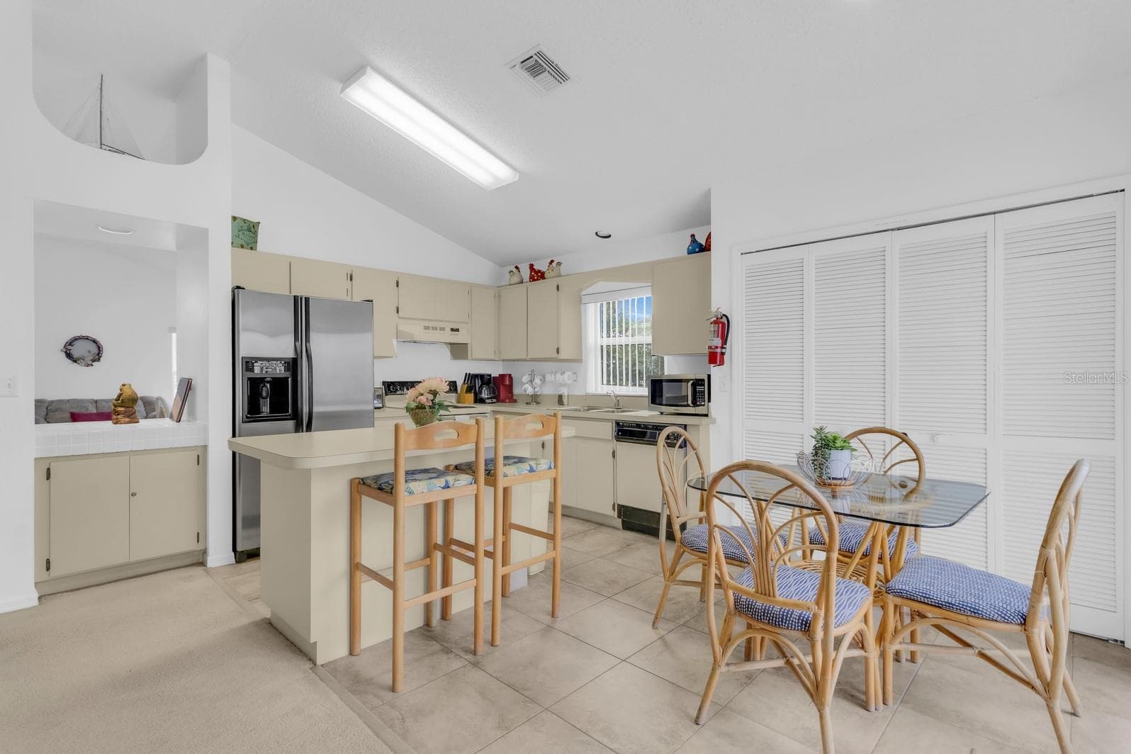 Eating spaces in Kitchen - 2974 VISCOUNT CIR, KISSIMMEE