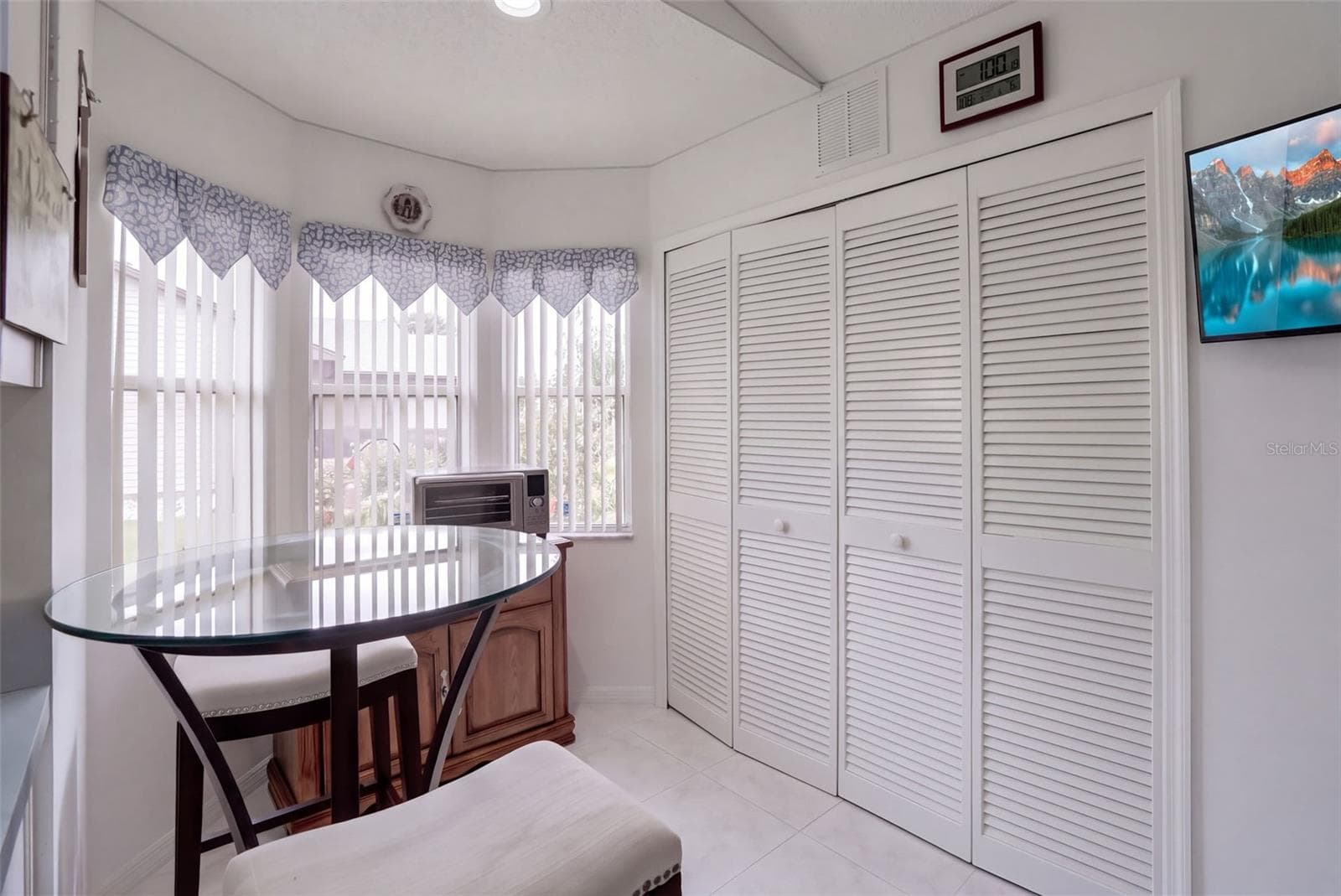 Breakfast Nook - 26162 NEWCOMBE CIR, LEESBURG