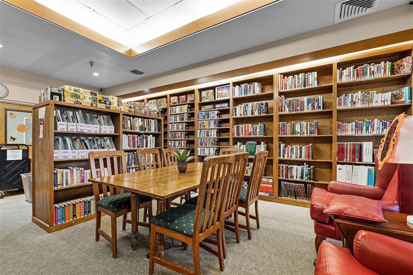 Library - 26162 NEWCOMBE CIR, LEESBURG