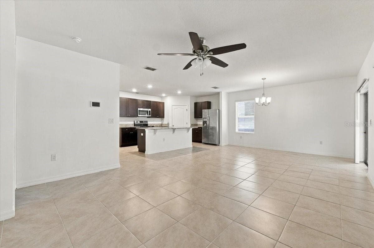 livingroom - 261 ST THOMAS DR, MULBERRY