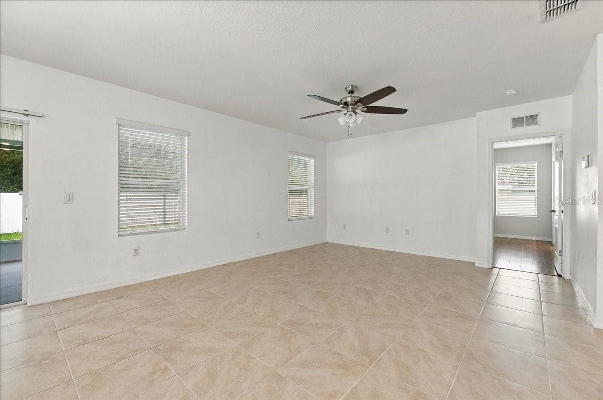 Single Family Residence at 261 ST THOMAS DR, MULBERRY, photo 8 of 38
