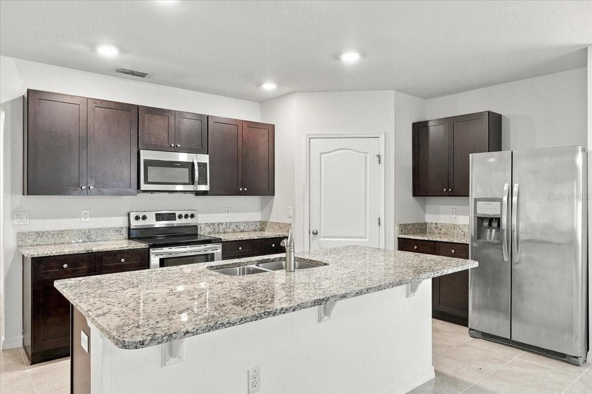Single Family Residence at 261 ST THOMAS DR, MULBERRY, photo 11 of 38