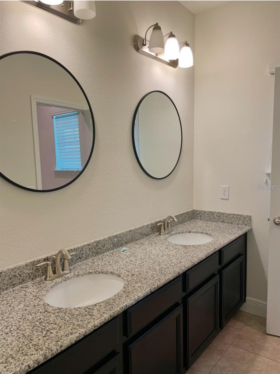 Single Family Residence at 9469 MEADOW HUNT WAY, WINTER GARDEN, photo 14 of 34