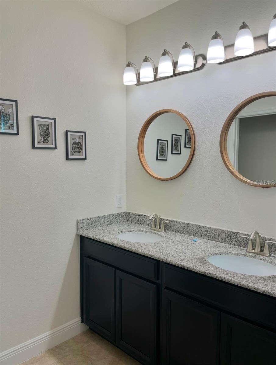 Single Family Residence at 9469 MEADOW HUNT WAY, WINTER GARDEN, photo 15 of 34