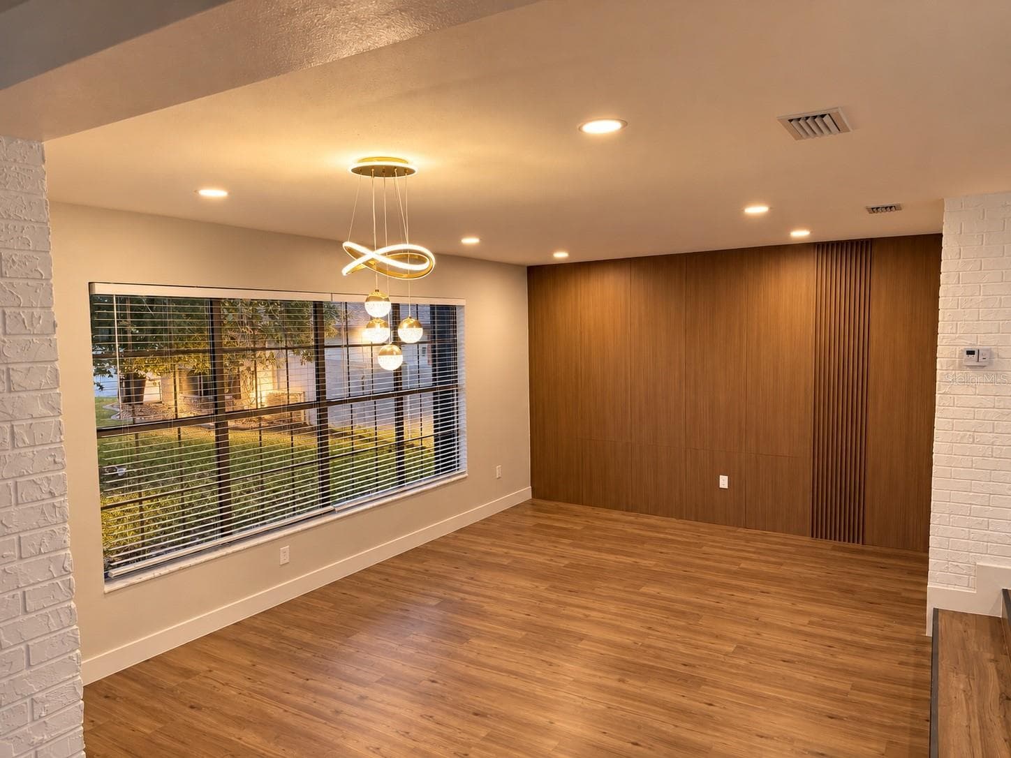 Living room/dining room - 140 WINDGLOW TRL, MAITLAND