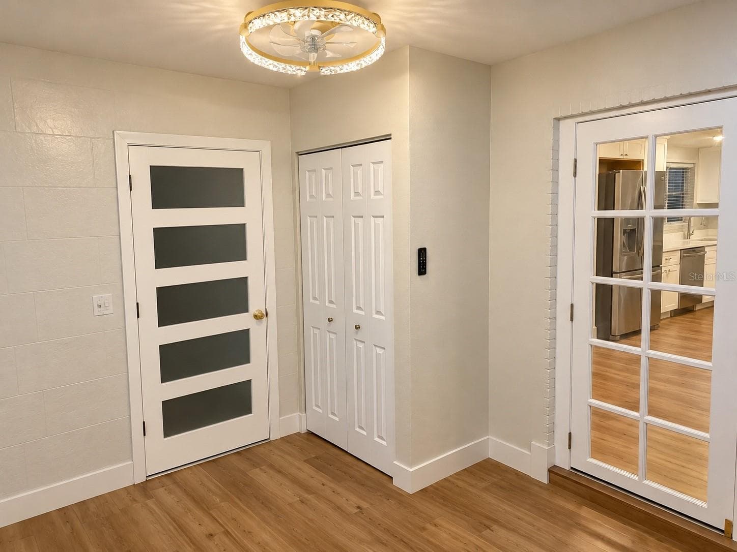 Bedroom with own entrance - 140 WINDGLOW TRL, MAITLAND