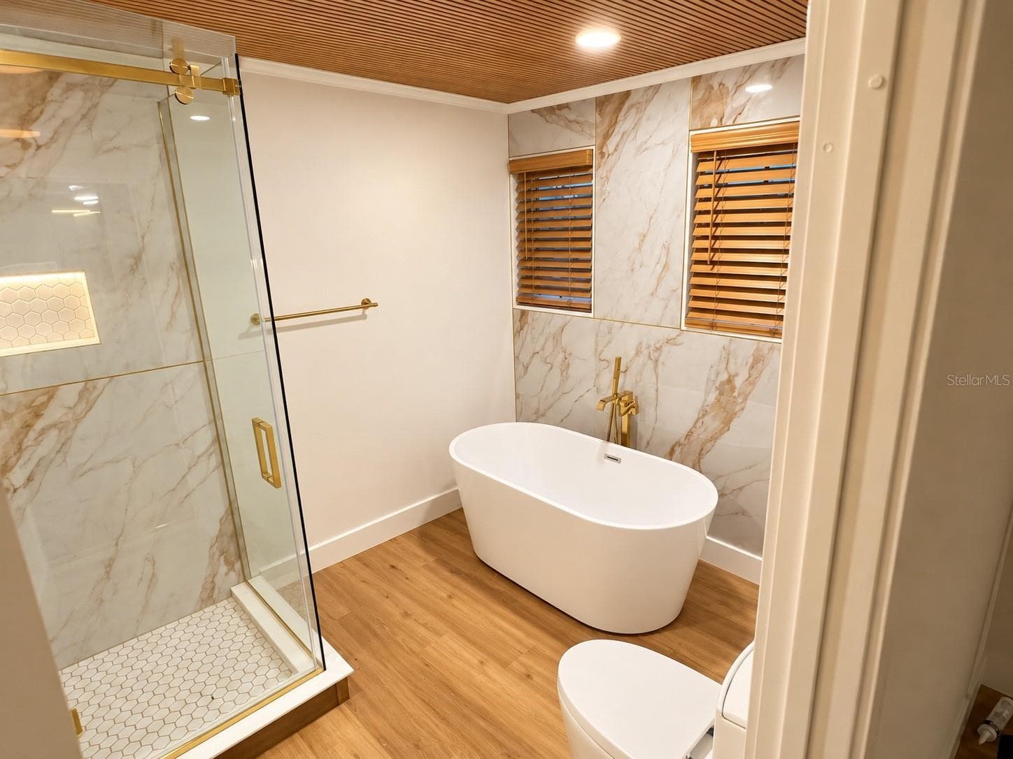 Master Bath - 140 WINDGLOW TRL, MAITLAND