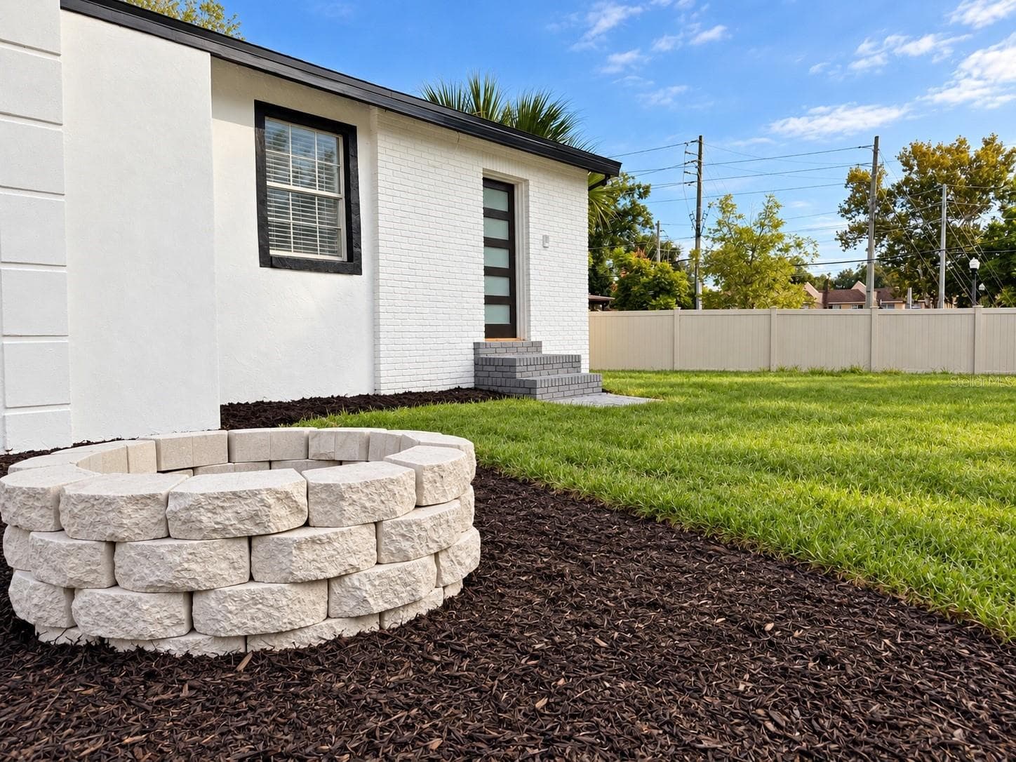 Back yard fire pit - 140 WINDGLOW TRL, MAITLAND