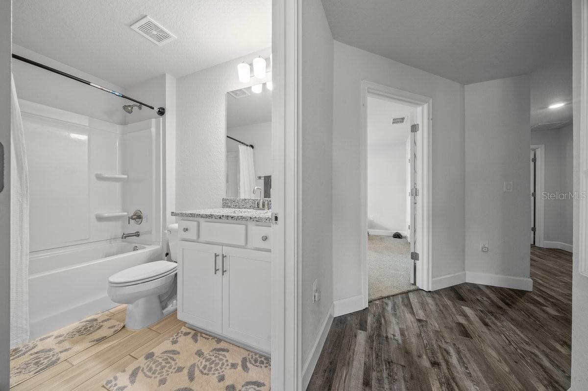 Right side 2nd bathroom - 140 NW 113TH CIR, OCALA