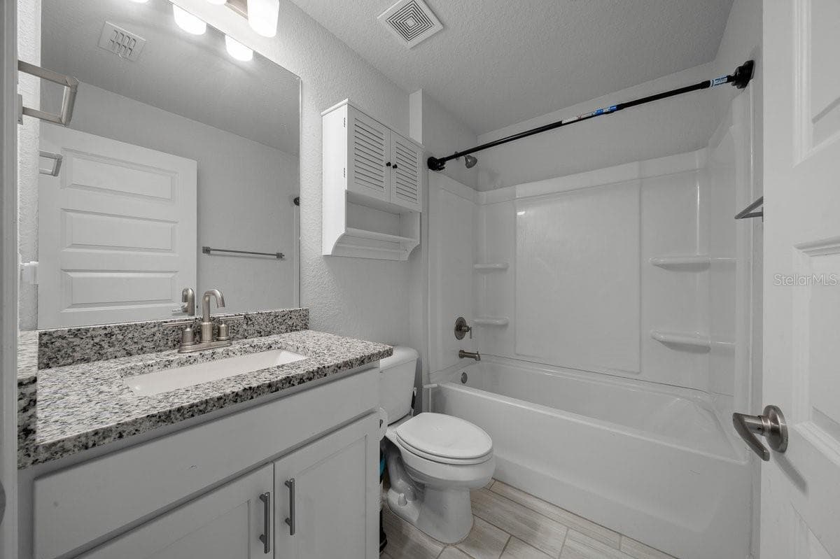 Left side 3rd bathroom - 140 NW 113TH CIR, OCALA