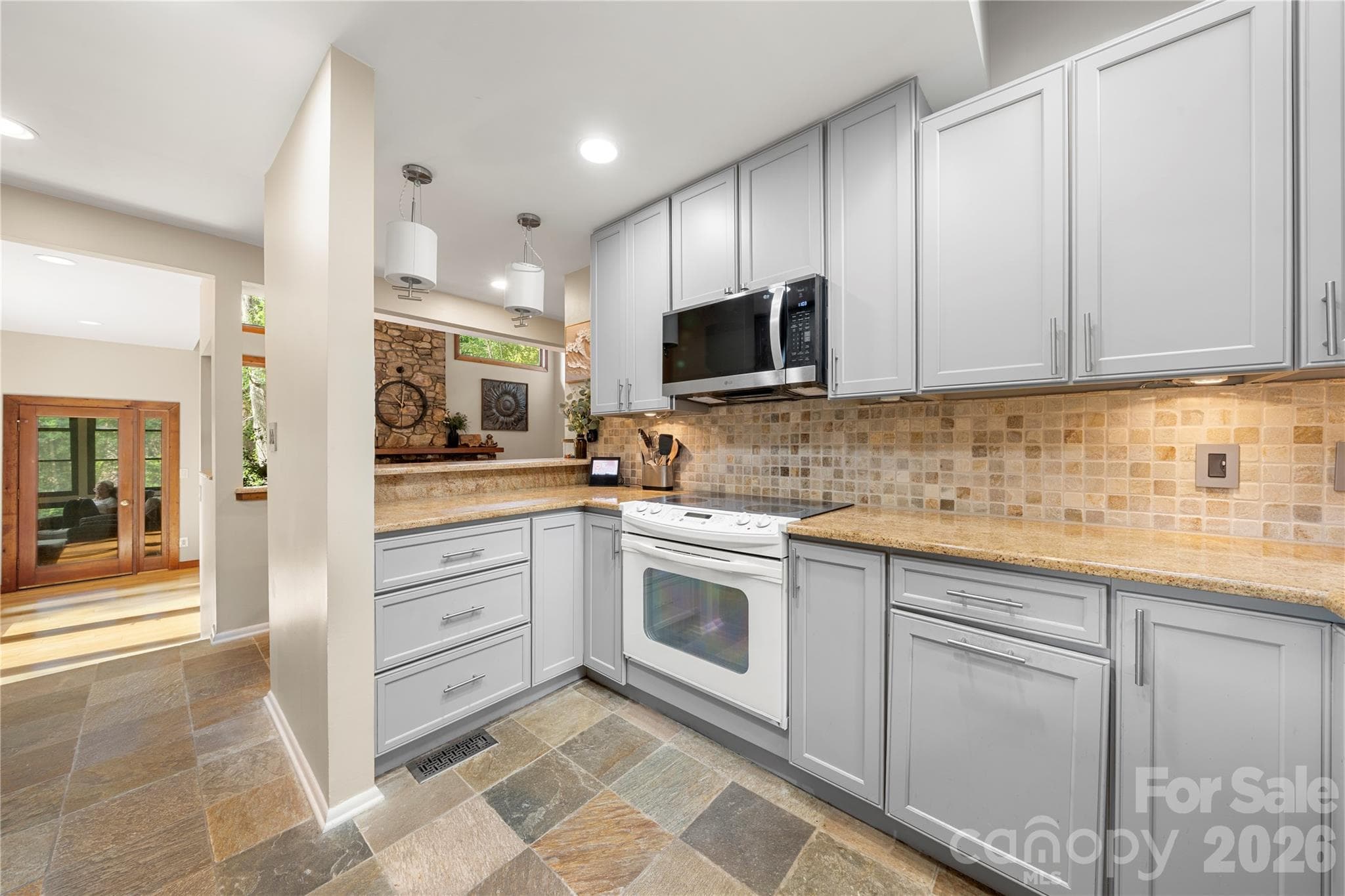 Single Family Residence at 131 Whispering Pines Drive, Clover, photo 17 of 45
