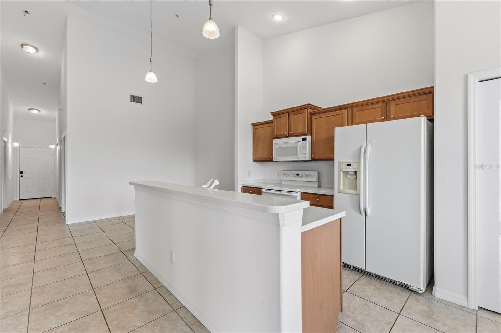 Condominium at 1003 FAIRWAYCOVE LN #207, BRADENTON, photo 3 of 45