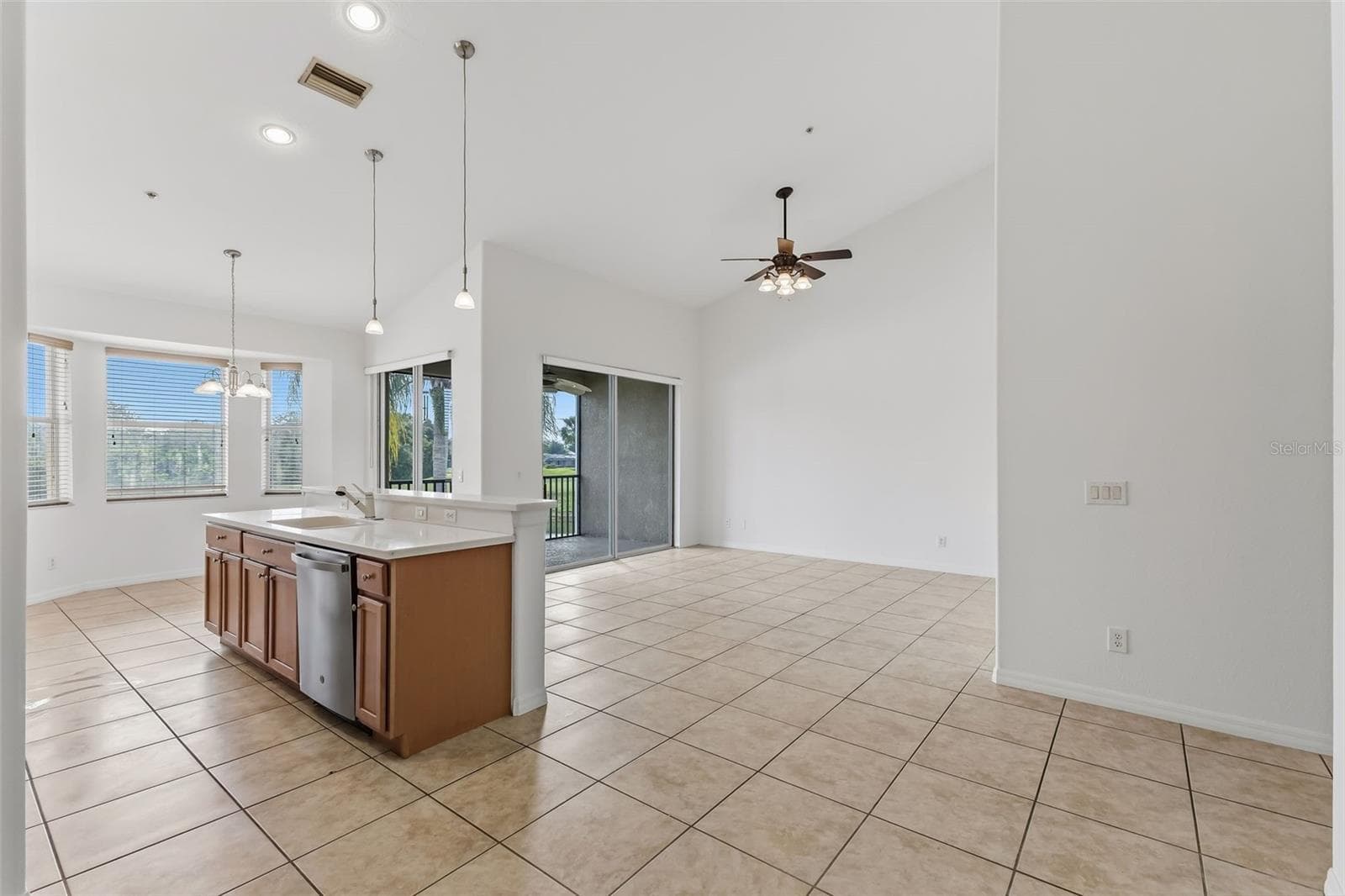Condominium at 1003 FAIRWAYCOVE LN #207, BRADENTON, photo 4 of 45