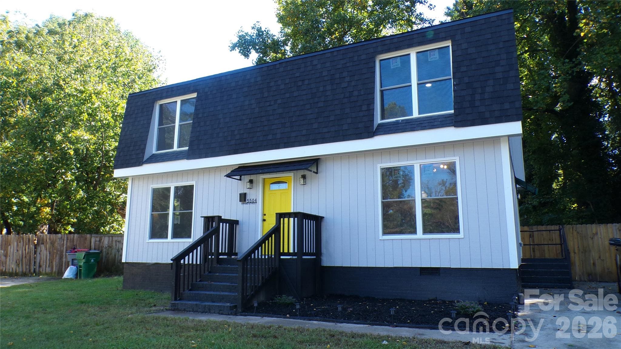 Single Family Residence at 5504 Ilford Street, Charlotte, photo 2 of 31