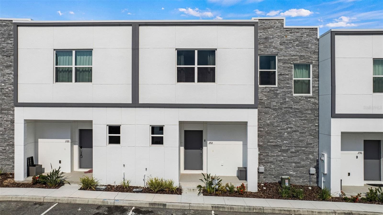 292 FAMAGUSTA DR