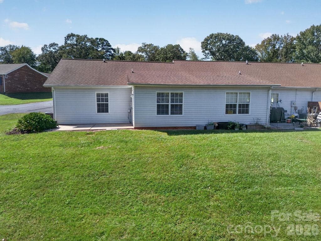 Townhouse at 122 24th Street NW, Hickory, photo 5 of 21