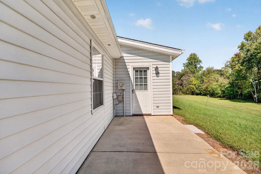 Townhouse at 122 24th Street NW, Hickory, photo 18 of 21