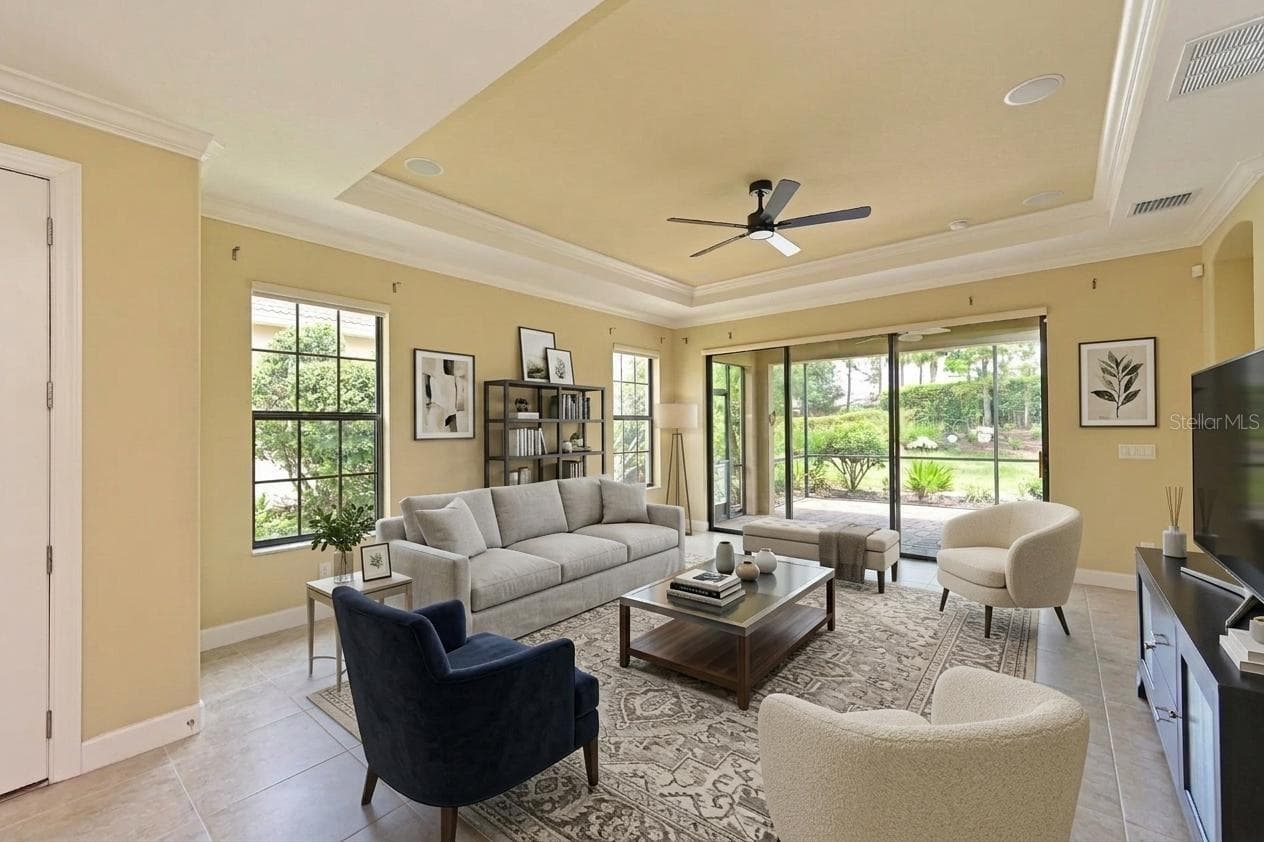 Light and bright greatroom with views of the garden. - 5007 SERATA DR, BRADENTON