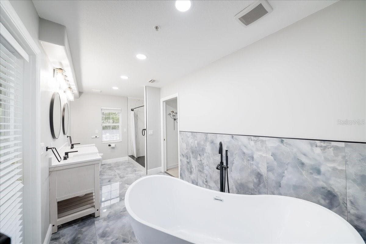 Single Family Residence at 1775 SCENIC DR, VENICE, photo 23 of 80