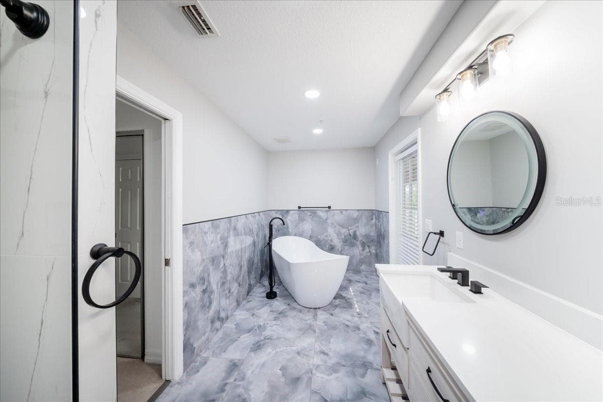 Single Family Residence at 1775 SCENIC DR, VENICE, photo 27 of 80