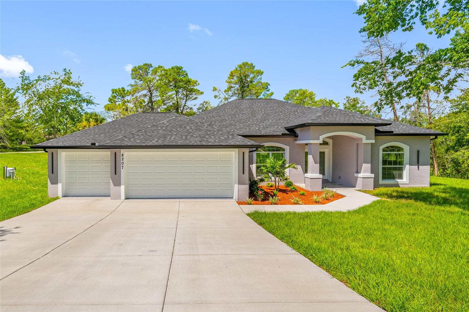 8207 CHRISTOPHER LN