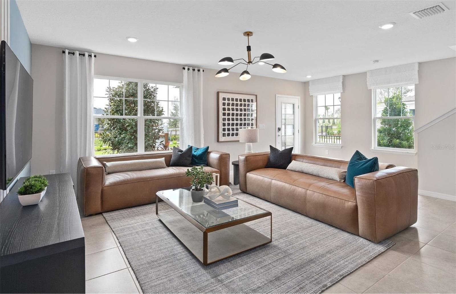 Model Home Design Only. Pictures and furnishings are for illustrative purposes only. Elevations, colors and options may vary. Furniture is for model home staging only. - 16821 EVERMORE ALLEY, WINTER GARDEN