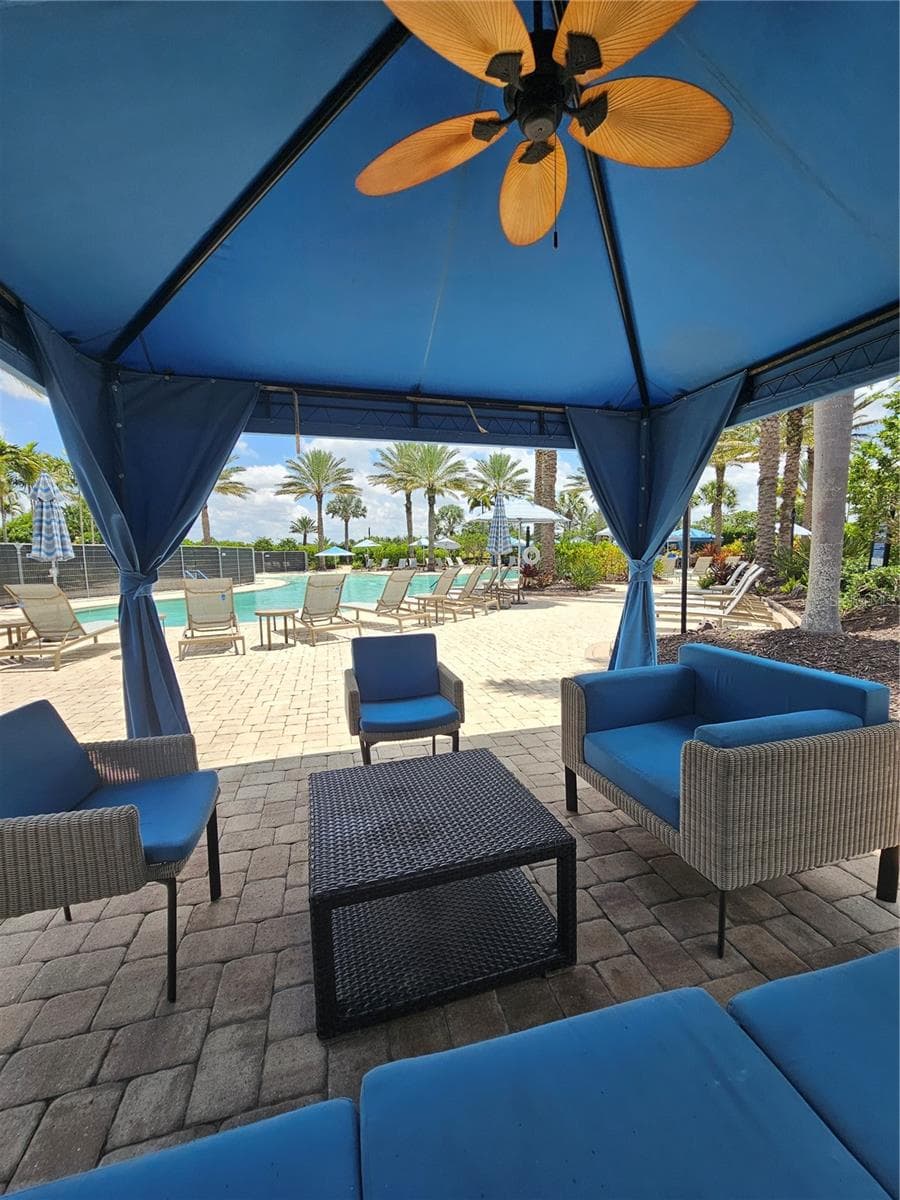 Ample chairs and shade - 5007 SERATA DR, BRADENTON