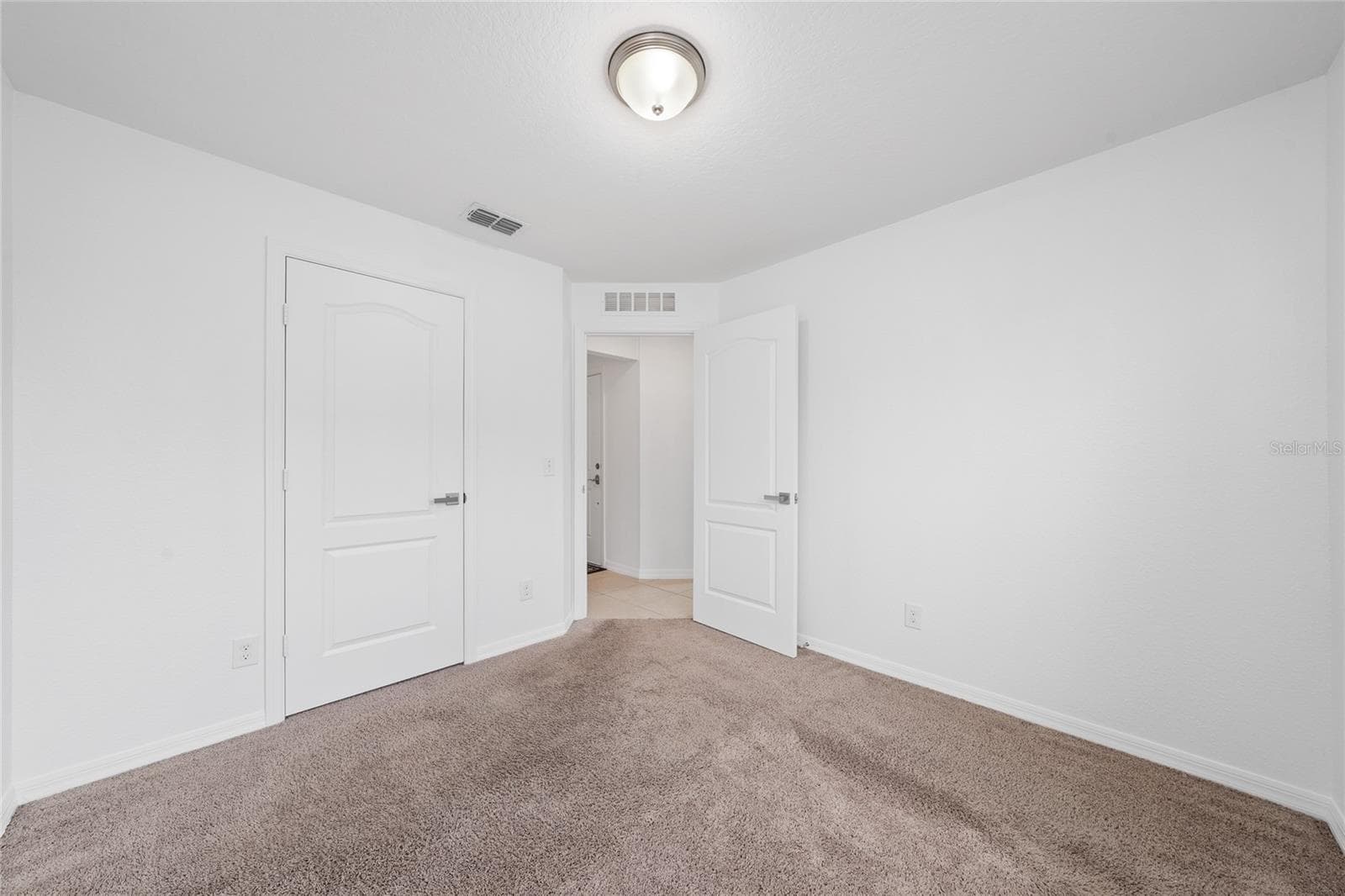 Single Family Residence at 1892 AMBER SWEET CIR, DUNDEE, photo 7 of 31