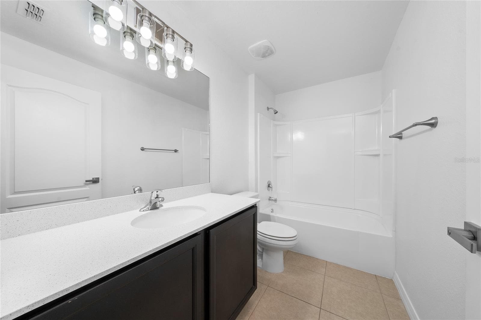 Single Family Residence at 1892 AMBER SWEET CIR, DUNDEE, photo 15 of 31