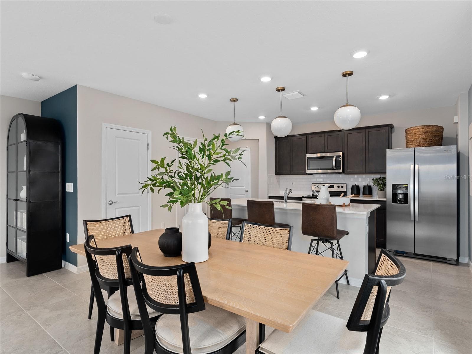 Model Home Design Only. Pictures and furnishings are for illustrative purposes only. Elevations, colors and options may vary. Furniture is for model home staging only. - 16651 EVERMORE ALLEY, WINTER GARDEN