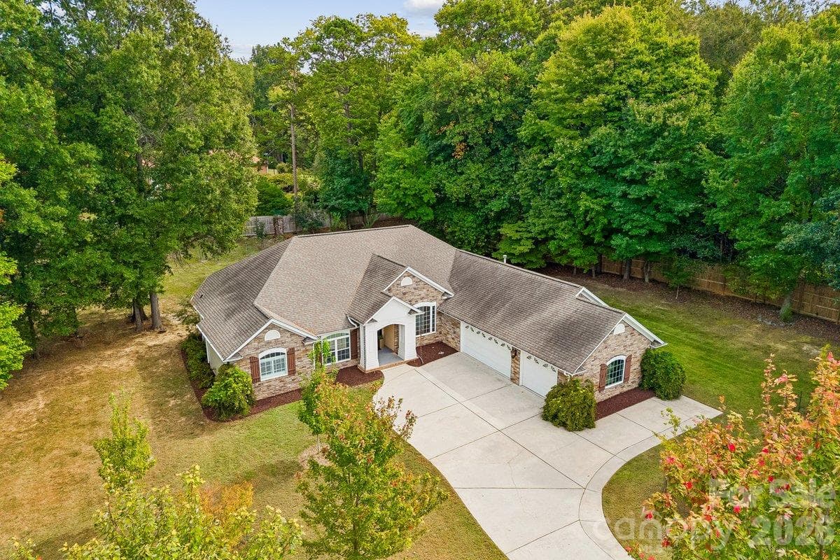 Single Family Residence at 5329 Kuykendall Road, Charlotte, photo 4 of 42