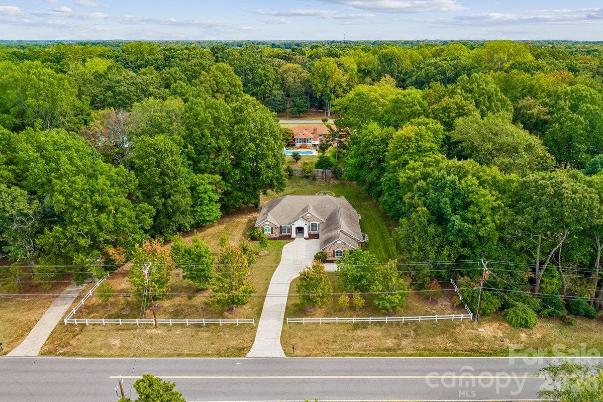 Single Family Residence at 5329 Kuykendall Road, Charlotte, photo 5 of 42