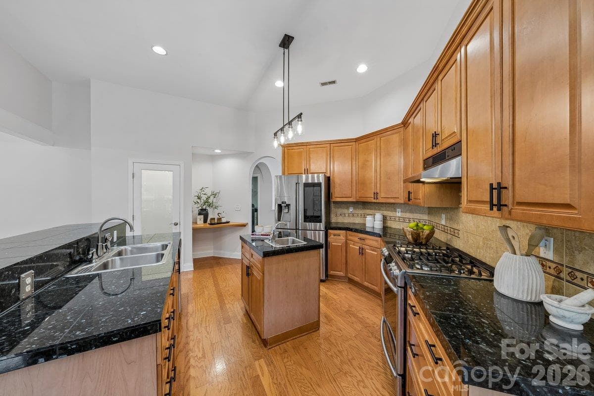 Single Family Residence at 5329 Kuykendall Road, Charlotte, photo 19 of 42