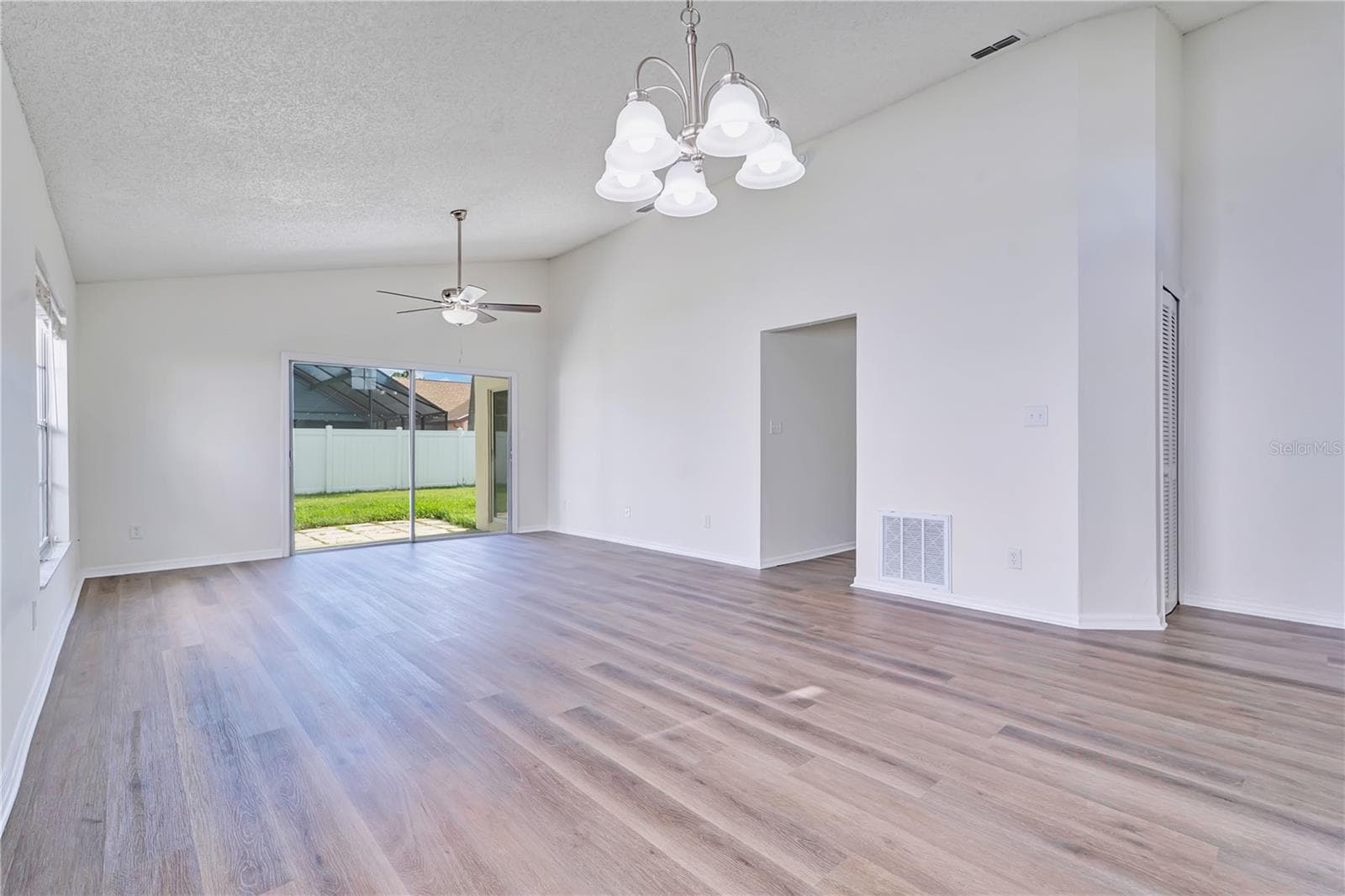 Single Family Residence at 1428 ABBERTON DR, ORLANDO, photo 3 of 37