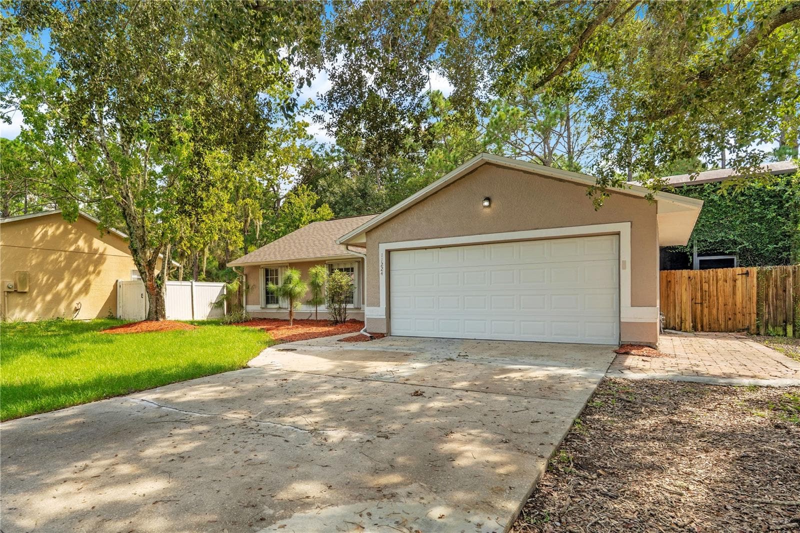 Single Family Residence at 11224 CYPRESS LEAF DR, ORLANDO, photo 4 of 36
