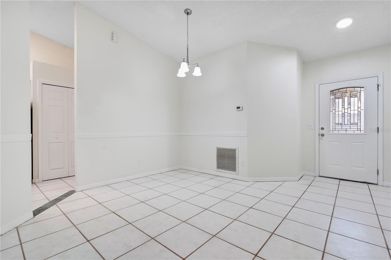 Single Family Residence at 11224 CYPRESS LEAF DR, ORLANDO, photo 5 of 36